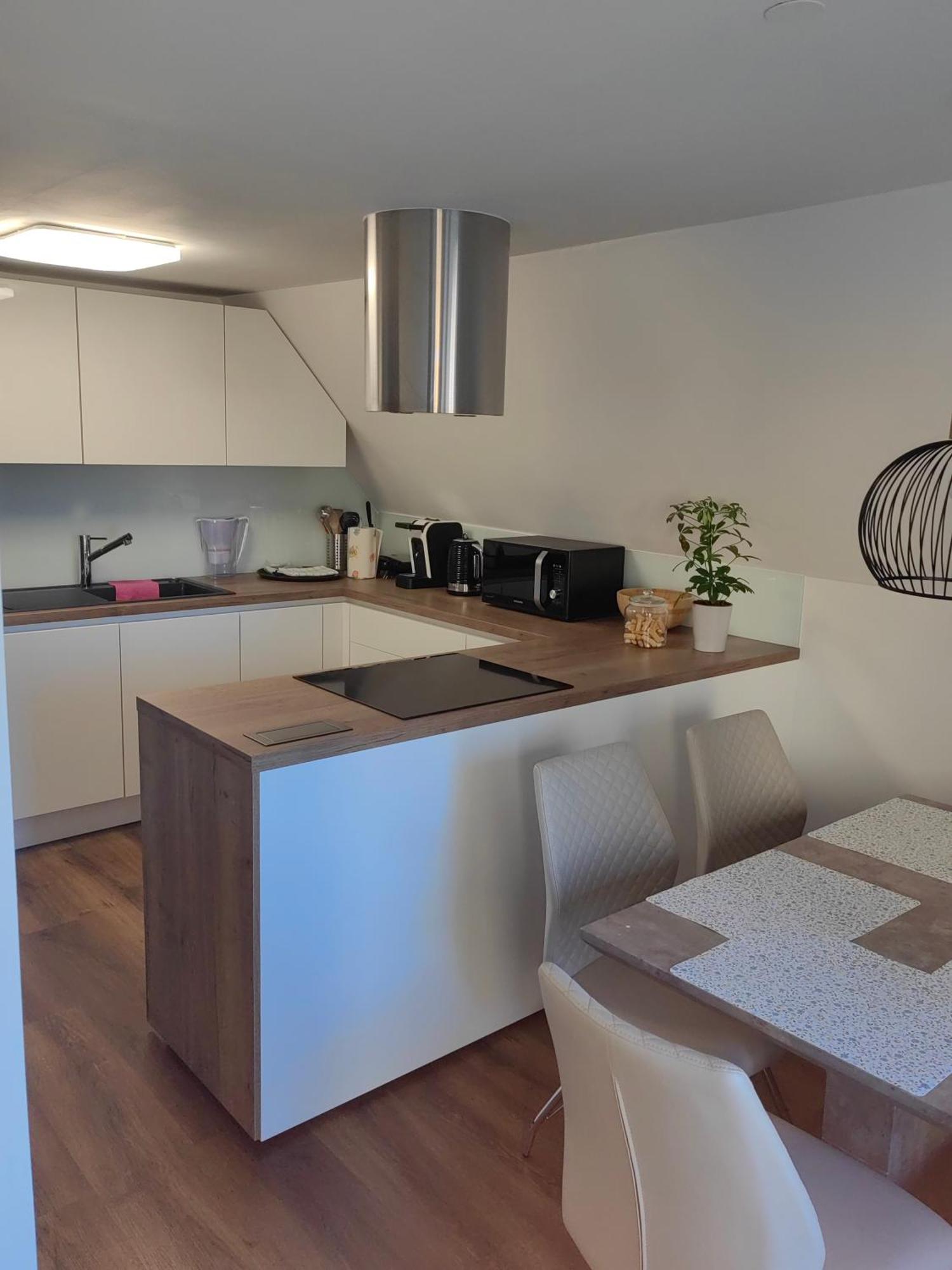 Sana Apartment Постойна Екстериор снимка