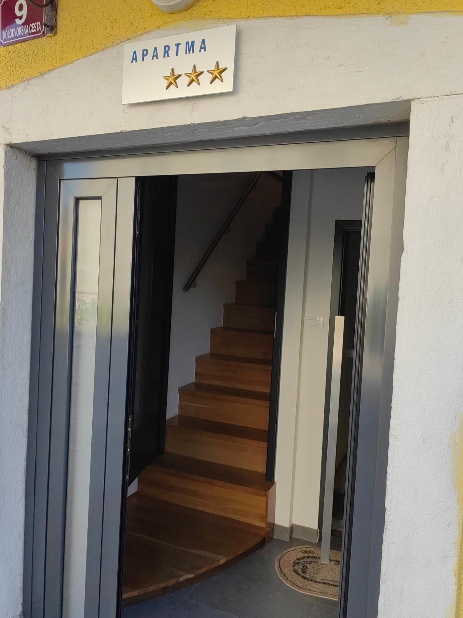 Sana Apartment Постойна Екстериор снимка